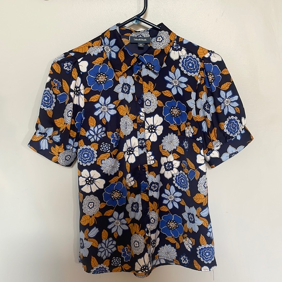 *sold* MODCLOTH RETRO STYLE FLOWER BUTTON DOWN COLLARED BLOUSE - Picture 2 of 6